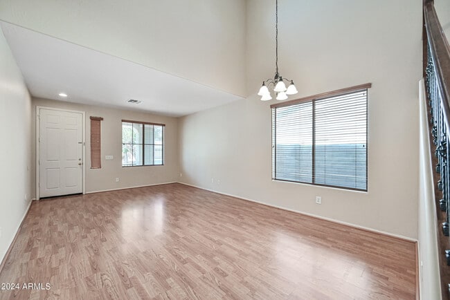 Photo - 1543 E Nightingale Ln