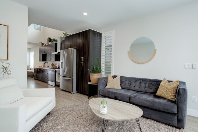 Photo - 1452 Xavier St