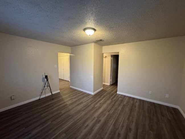 Photo - 301 Erby Ave Unidad C