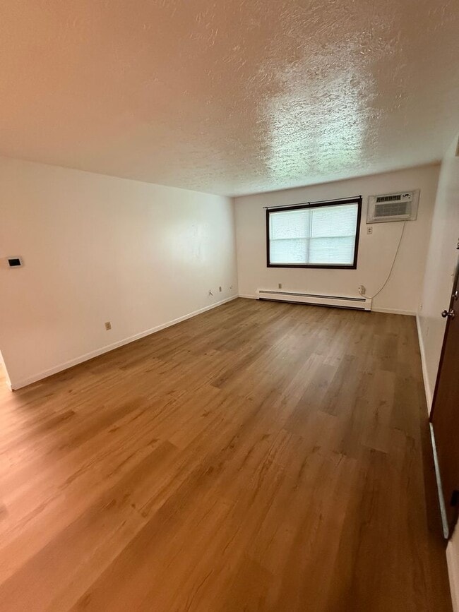 Photo - 8422 Colwyn Ct Unidad #4