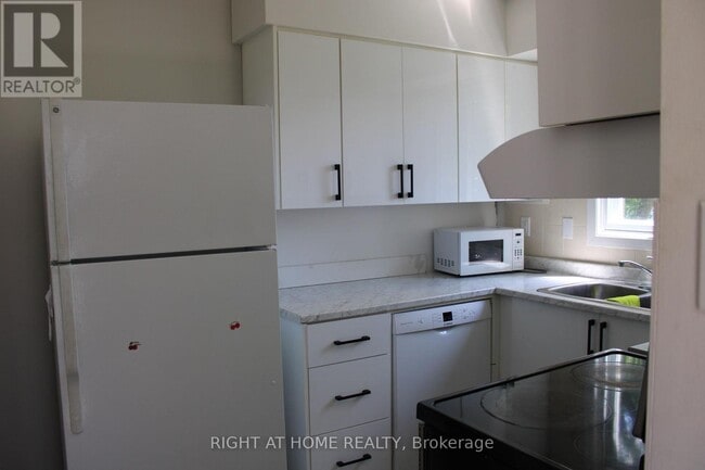 Photo - 168 Golfdale Crescent