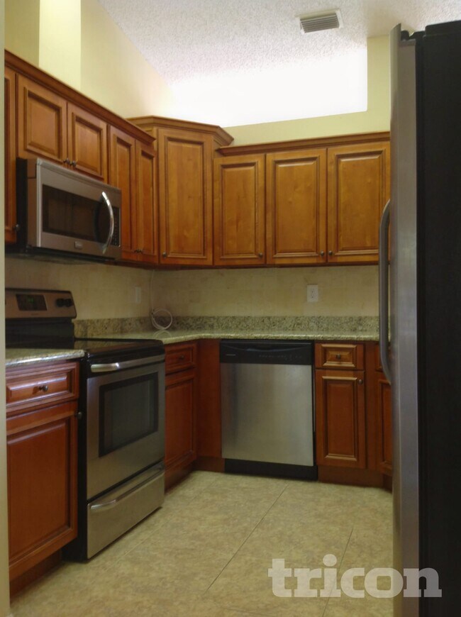 Photo - 1009 Jamaica Way