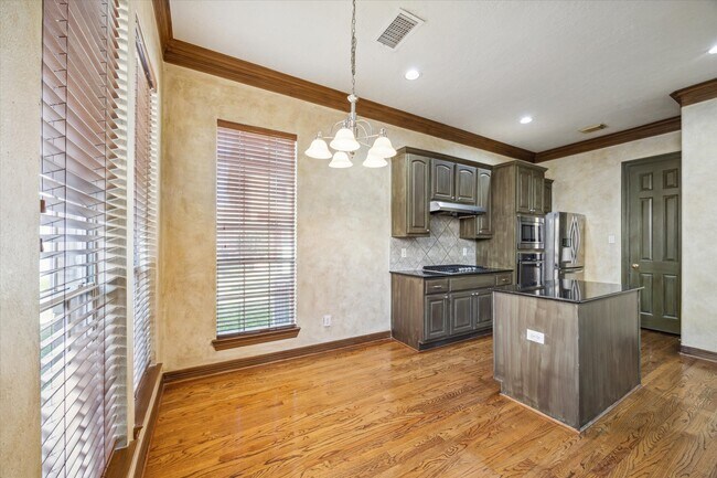 Photo - 2802 Briarhurst Park