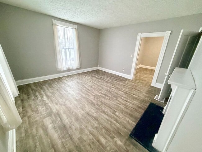 Photo - 511 S Broadway St Unidad B