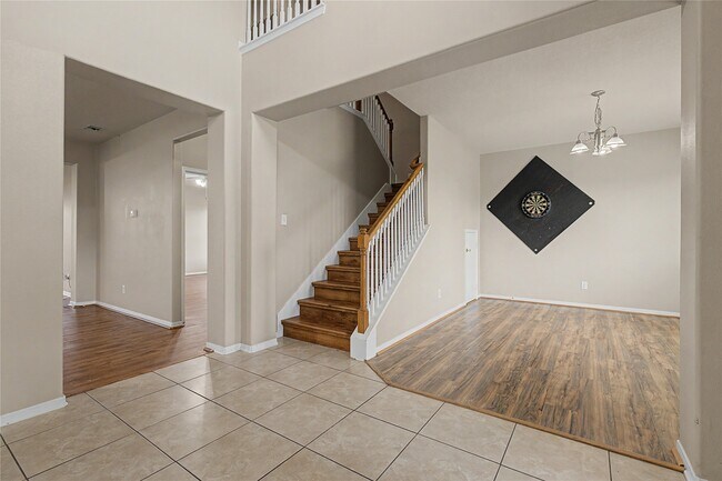 Photo - 9947 Valance Way