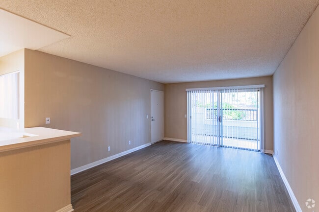 1 BR, 1 BA - 743 SF - Forest Glen