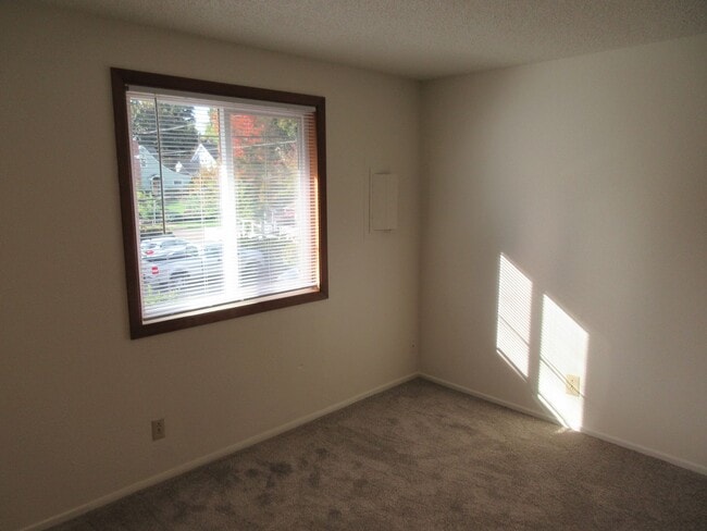 Photo - Two Bedroom Apartment w/ Washer and Dryer Unit 1559