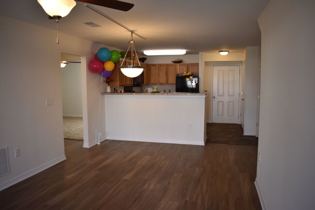 Photo - 19451 Oak Rd W