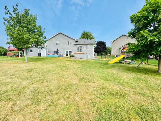 Photo - Spacious 4-Bed Shakopee Gem with Granite Finishes & Finished Basement