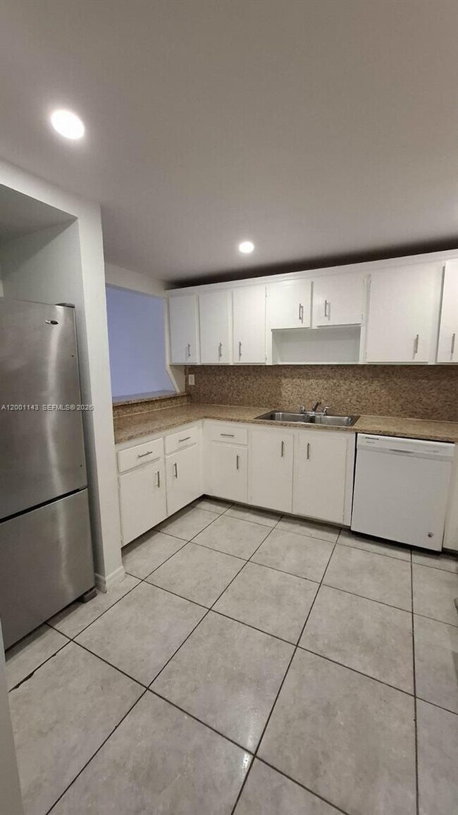 Photo - 6950 Miami Gardens Dr Unit 2-201