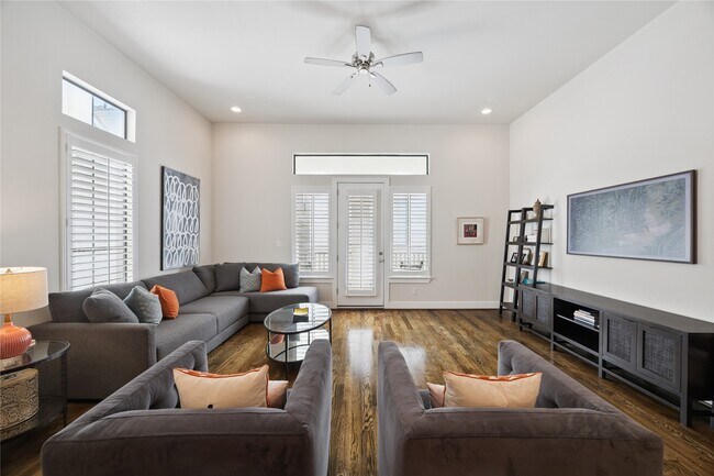 Photo - 4721 Banning Dr Unidad E