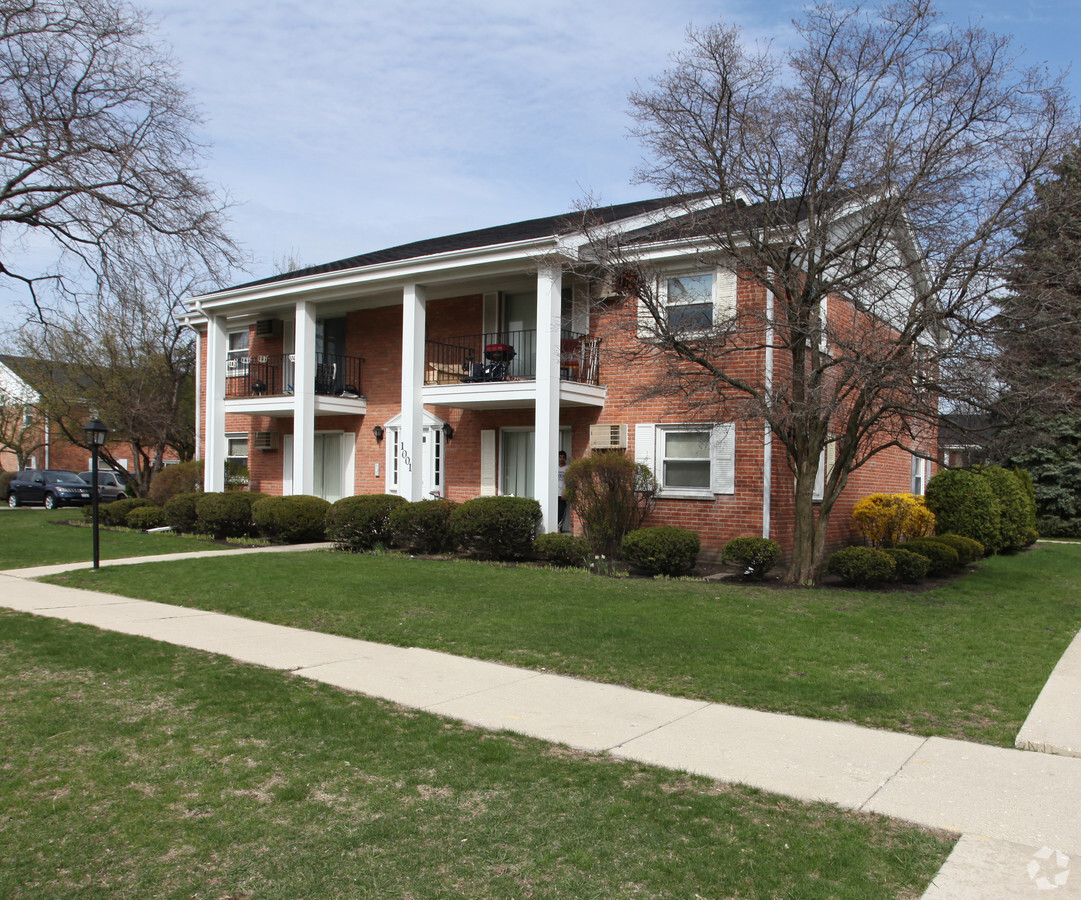 Monticello Apartments - Monticello Apartments