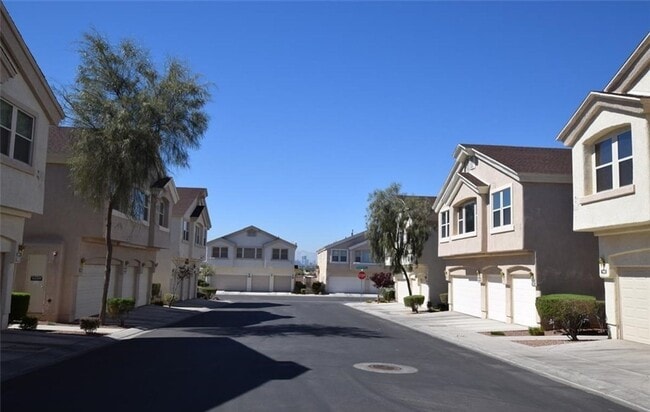 Photo - Cute 2 bed 2 bath townhouse with 1 car garage and washer and dryer in unit