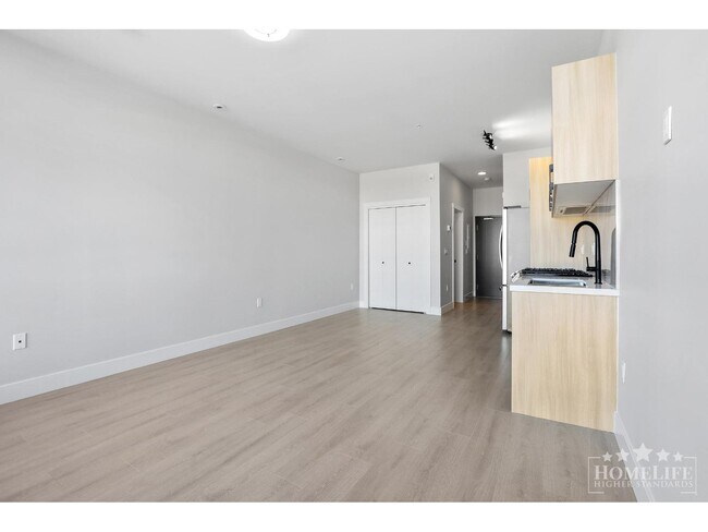 14858-14860 60 Ave Unité 313