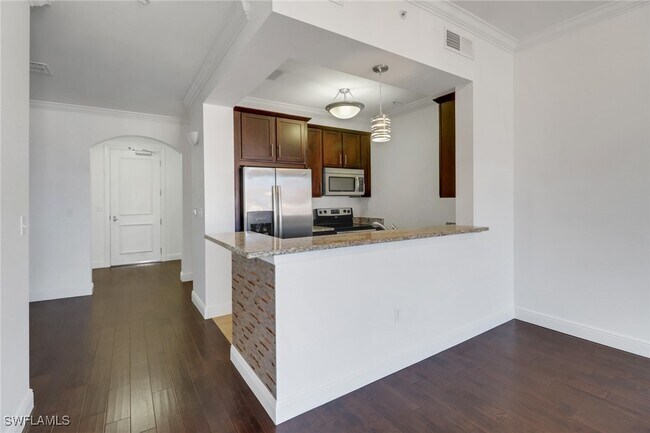 Photo - 23191 Fashion Dr Condo Unit 8210