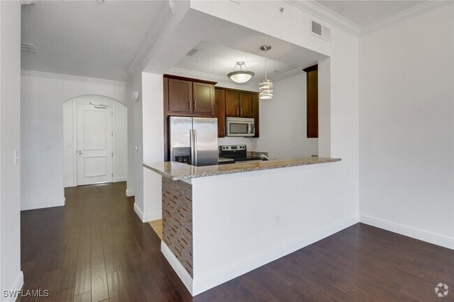 Building Photo - 23191 Fashion Dr Unit 8210 Rental