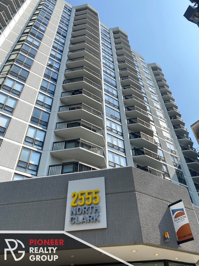 Photo - 2551 N Clark St