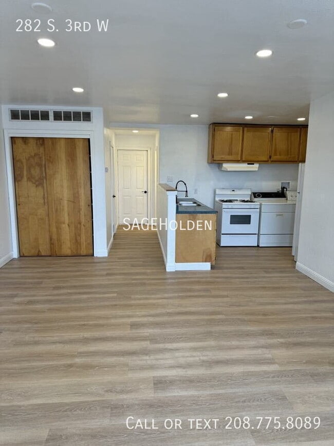 Photo - 282 S 3rd W