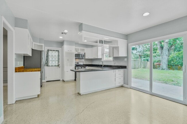 Photo - 6015 Dover Pl