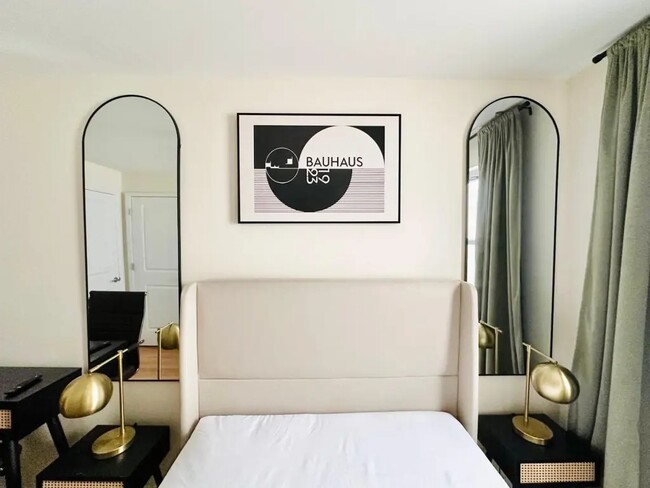 Photo - Furnished room/NOT APARTMENT Unit 8