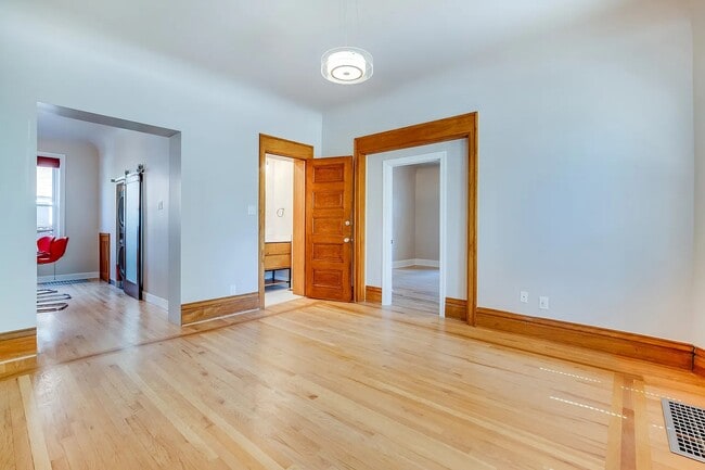 Photo - 300 Allen St