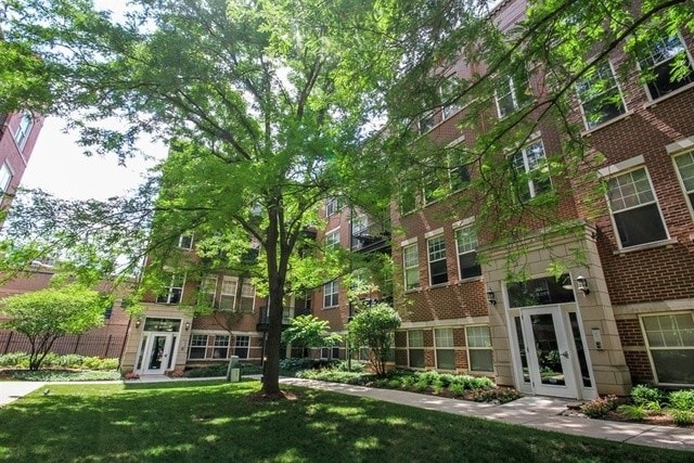 Building Photo - 305 W Scott St Unit 504