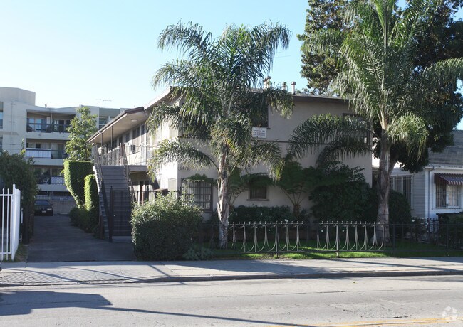 Building Photo - 6416 Fountain Ave Rental