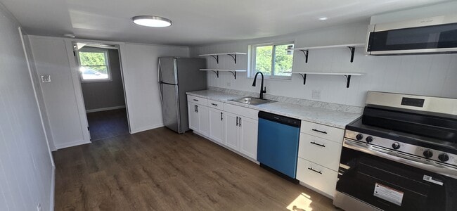 Building Photo - 7114 South Dr NW