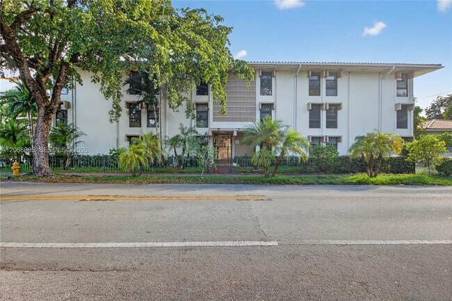 Building Photo - 1600 S Le Jeune Rd Unit 10