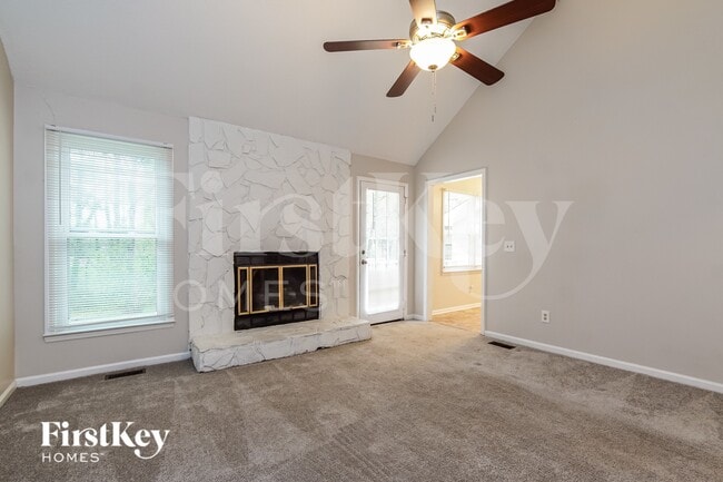 Photo - 1909 Red Oak Ln