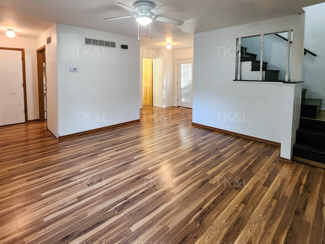 Photo - 805 W 4th St