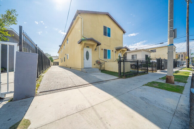 Photo - 238 W 46th St