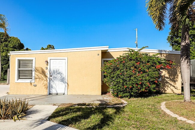 Building Photo - 395 Plum Tree Dr