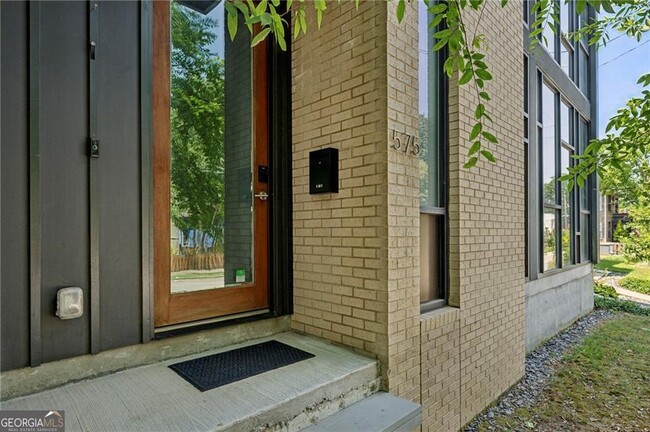 Photo - 575 Highland Ave NE
