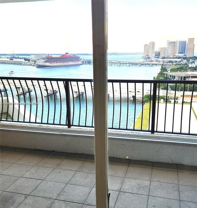 Photo - 555 NE 15th St Unit 23J