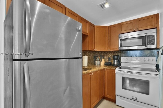 Photo - 6966 Byron Ave Unidad 102