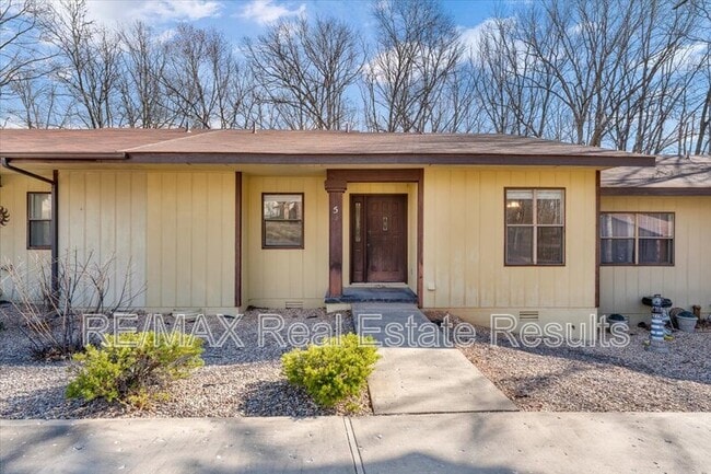 Building Photo - 5 Yates Ln