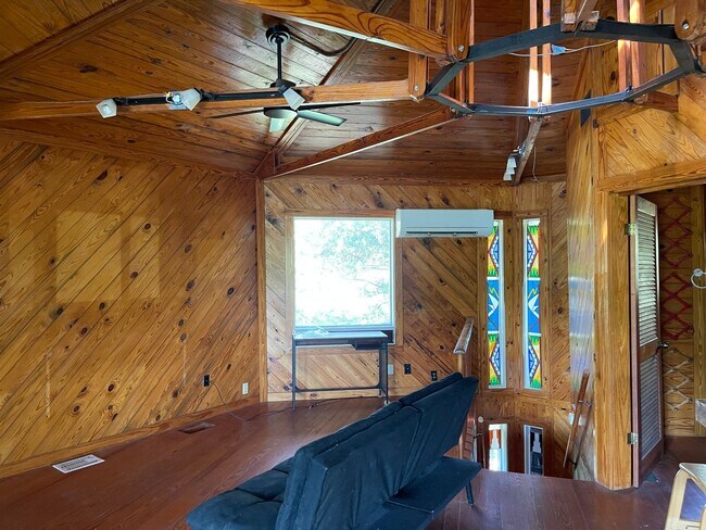 Photo - College Station - Lake Front Property - 3 bedroom / 1.5 bath - 2 story Home