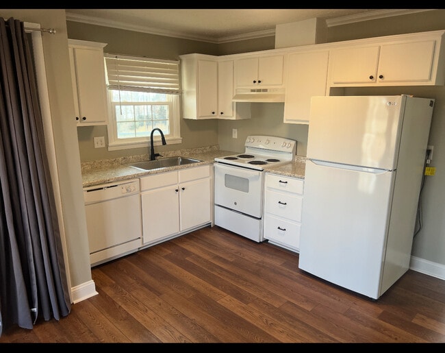 Photo - 611 Borders Rd