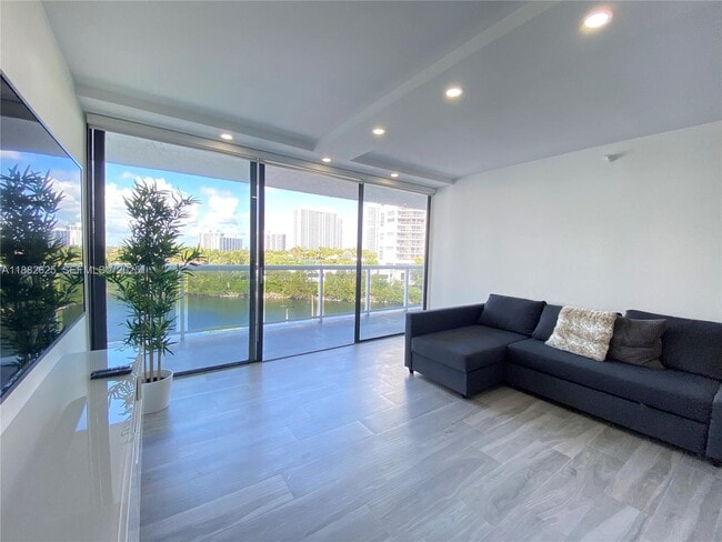 Photo - 20515 E Country Club Dr Unidad 549