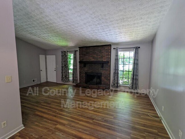 Photo - 4566 Town Crier Rd SW