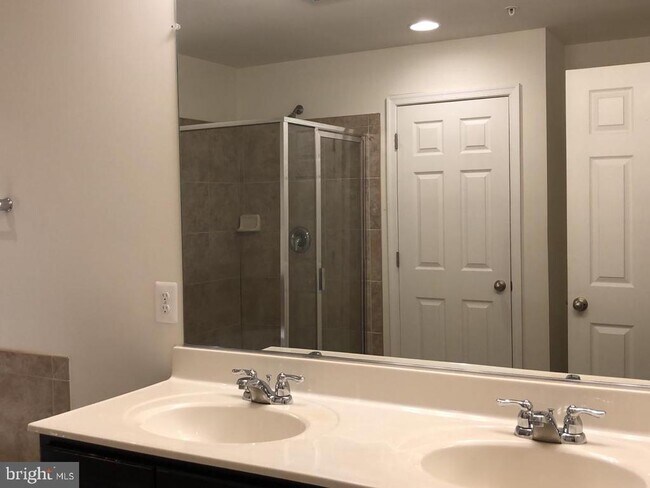 Photo - 25549 Feltre Terrace