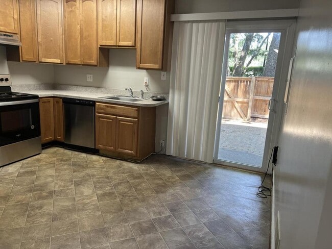 Photo - 1445 Chatham Ct