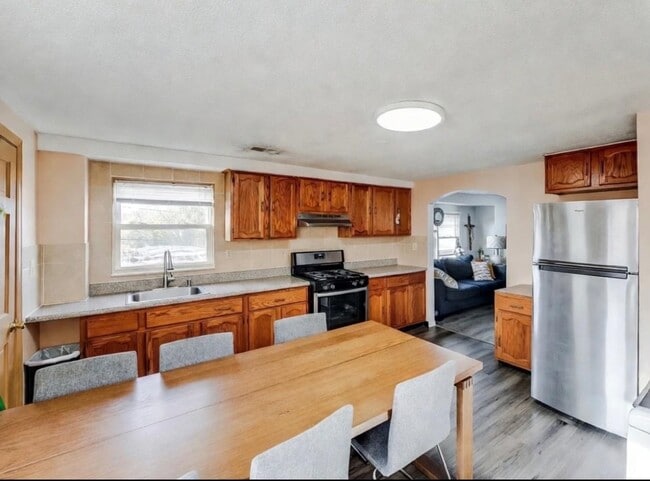 327 Stover Ave