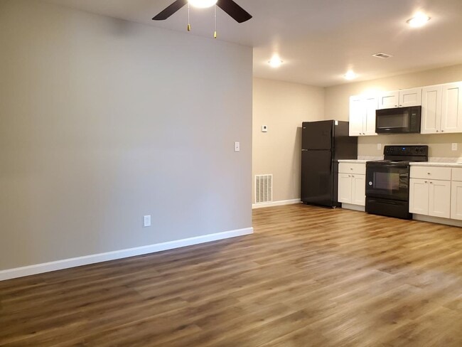 Photo - 3 Bed 1 Bath Apartment-Jackson School District Unidad 217-206