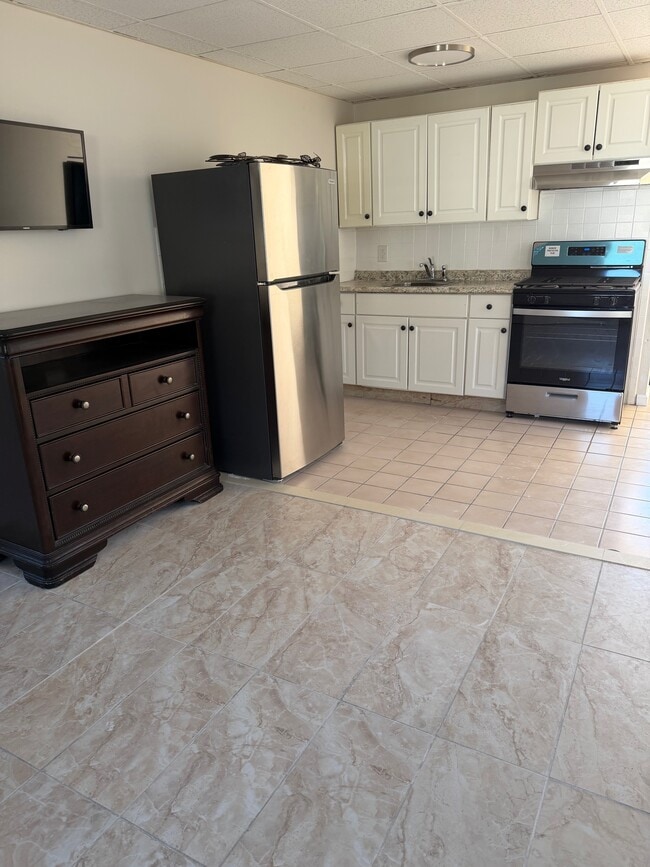 Building Photo - 807 W New York Ave