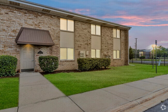Building Photo - 1705 Robin Cir Unit A Rental