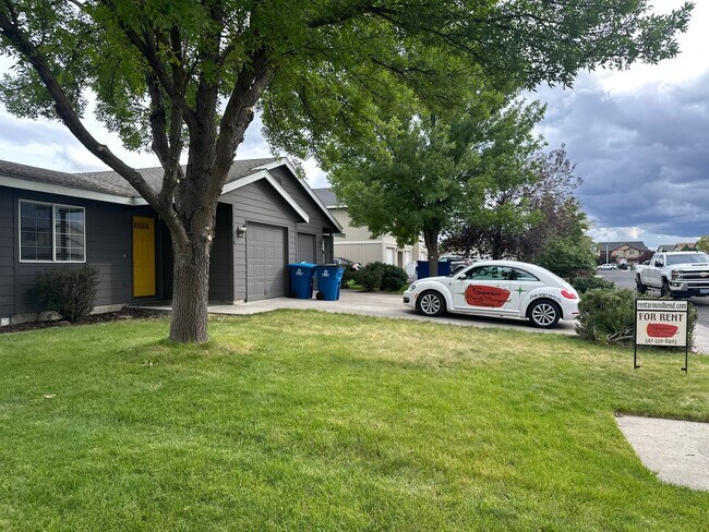 Building Photo - NE 7th St Duplex - 00000-07TH-00 Unit 1538
