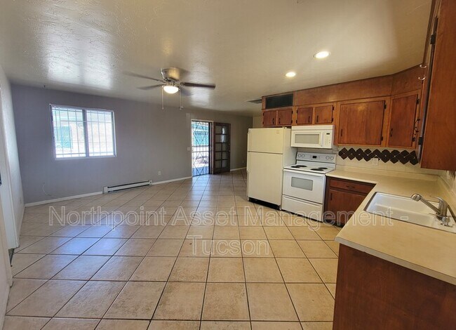 Photo - 1136 E Lester St