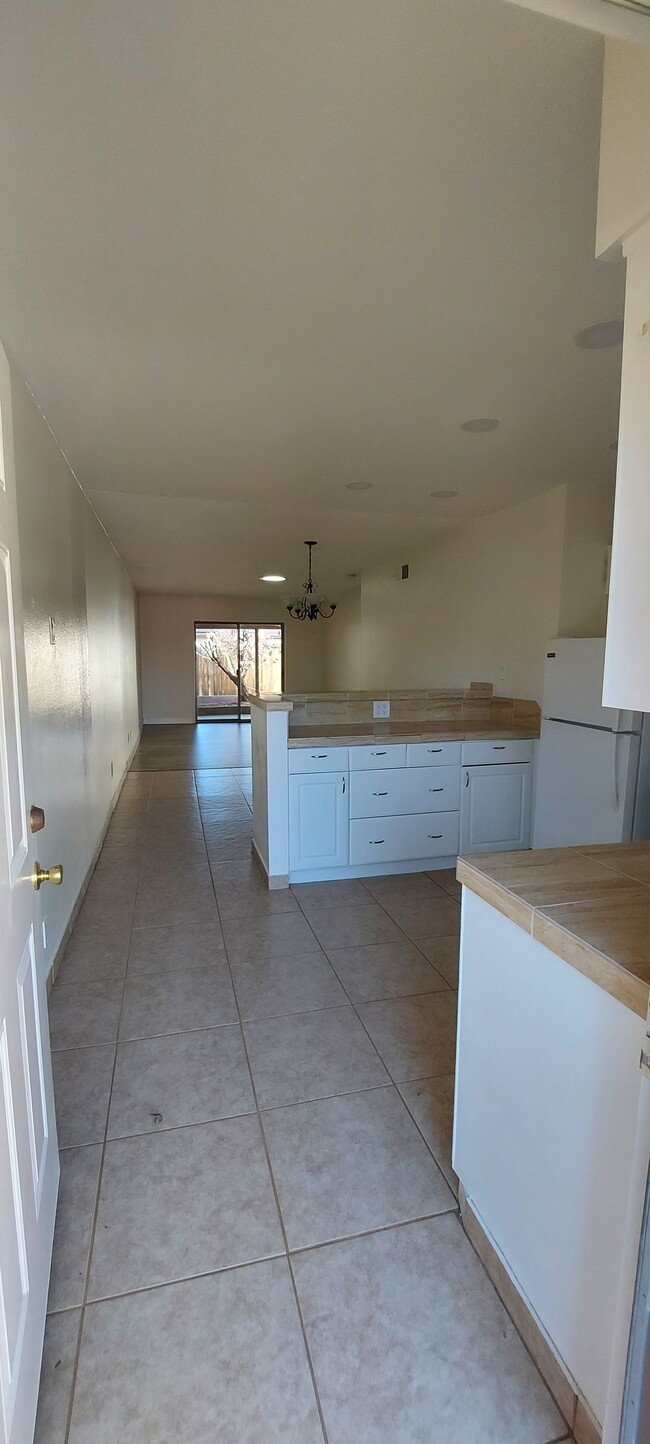 Building Photo - 1602 Lindley Dr Unit Condo